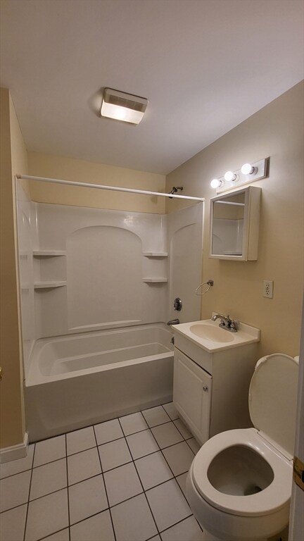 942 Lakeview Ave unit 2nd Rear, Lowell, MA 01850 - photo 7