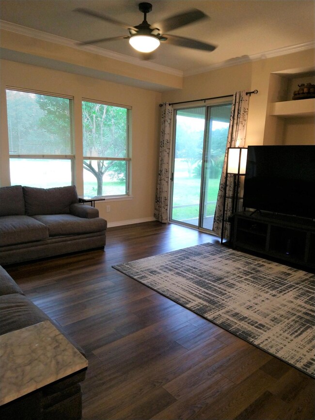 Shalimar Pointe Living Room 2