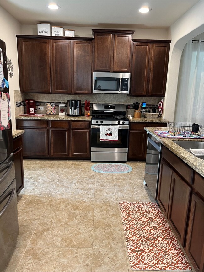 5198 Echo Falls Dr, Alvin, TX 77511 - photo 4