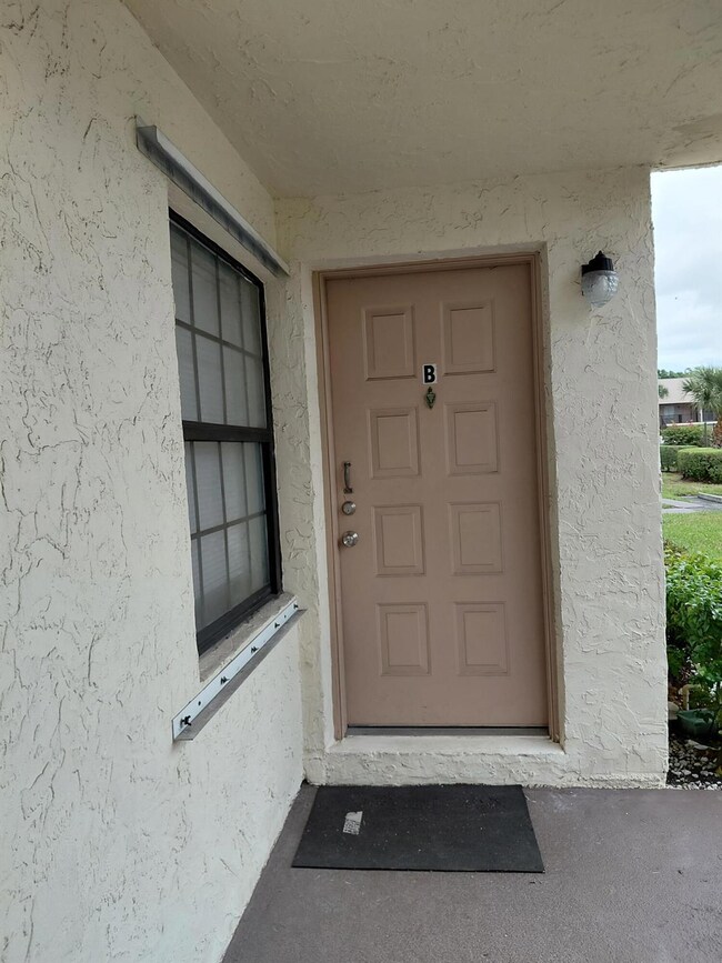 4225 S 57th Ave unit B, Greenacres, FL 33463 - photo 2