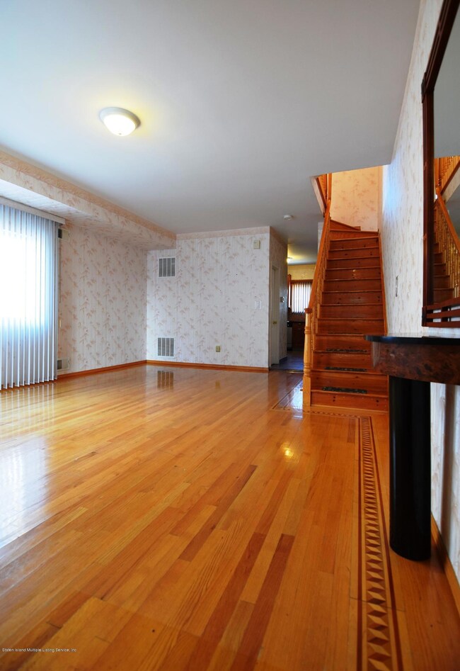 20 Meadow Ln, Staten Island, NY 10306 - photo 3