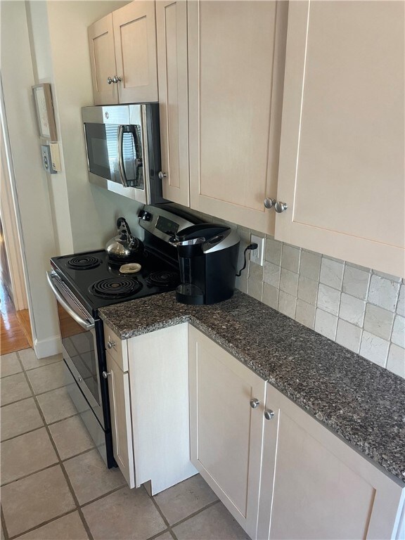 4 Carey St unit 2, Newport, RI 02840 - photo 6