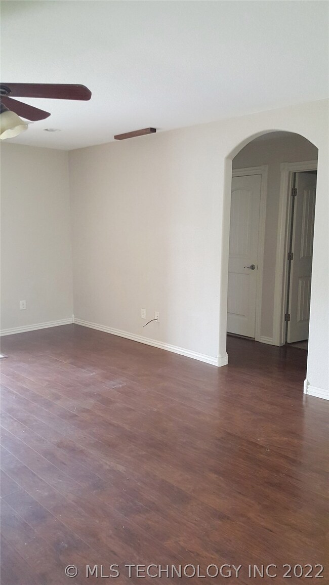 807 E Creek Ave, McAlester, OK 74501 - photo 3