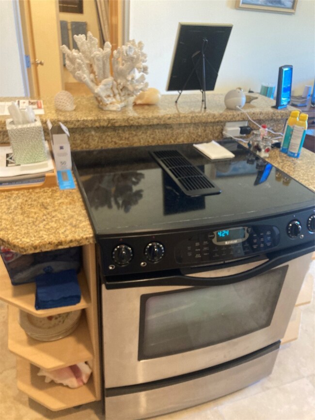 Kitchen, all electric appliances with granite coun