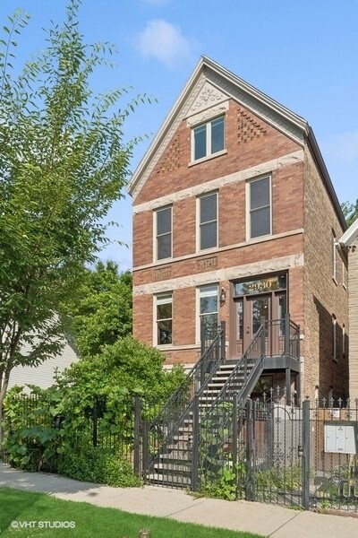 2930 N Gresham Ave, Chicago, IL 60618 - photo 2