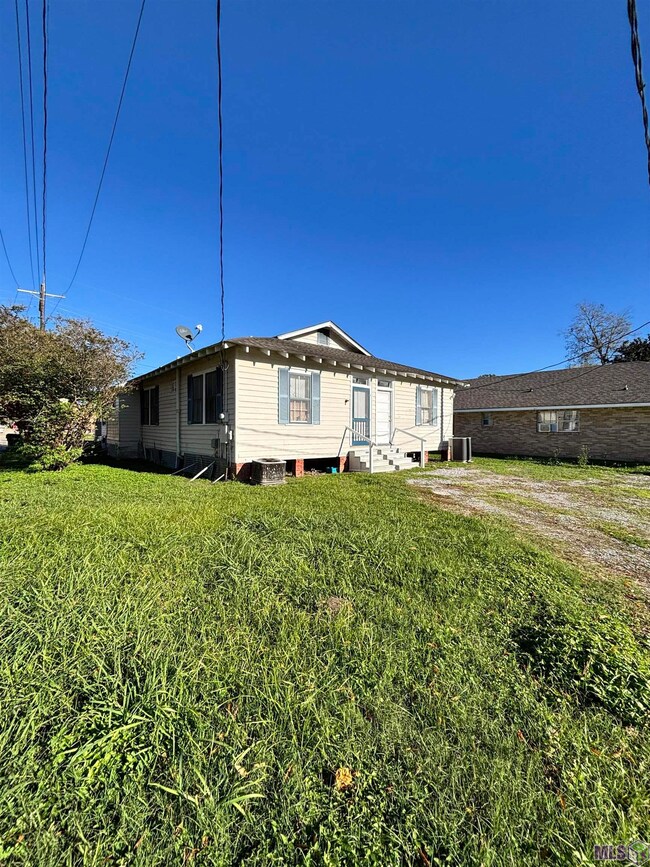 23806 Ferdinand St unit 2, Plaquemine, LA 70764 - photo 4