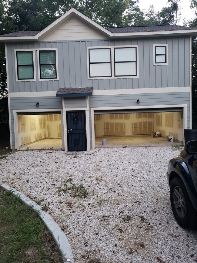 8407 Venus St, Houston, TX 77088 - photo 5