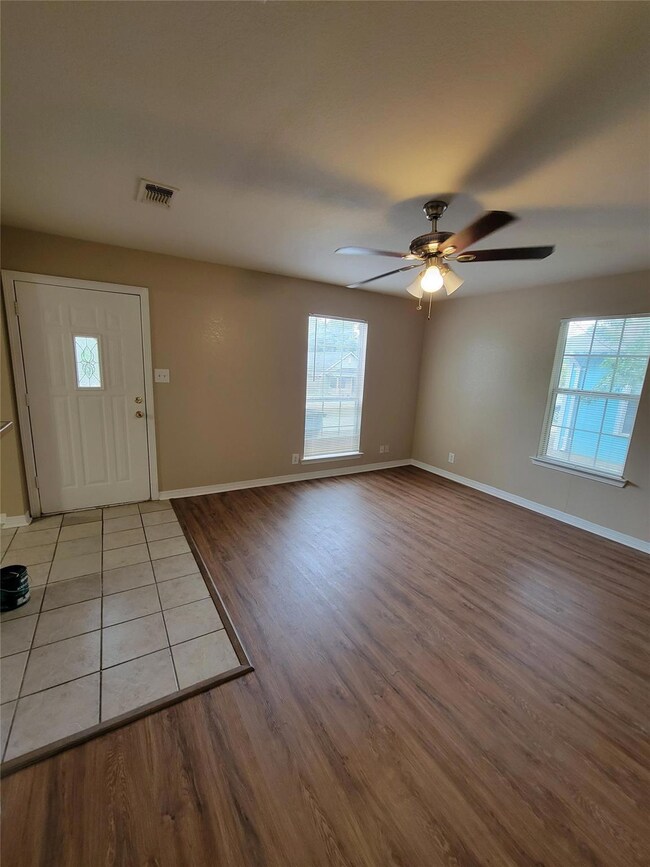 1020 W Baker St, Denison, TX 75020 - photo 3