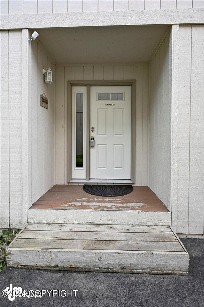 03-Front Entry Exterior DSC_0379