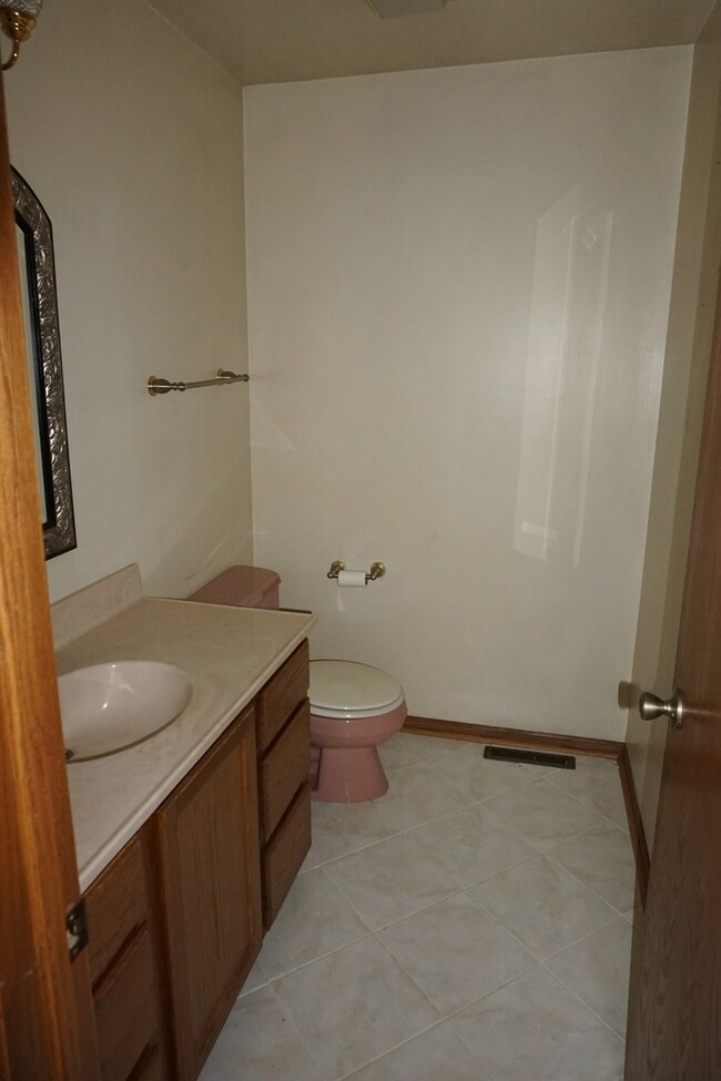 2313 N Northern Ave, Waukegan, IL 60087 - photo 5