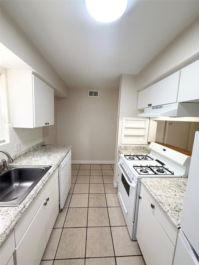 2400 5th St unit 1, Bay City, TX 77414 - photo 6