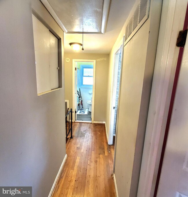 1014 Middleborough Rd, Essex, MD 21221 - photo 7