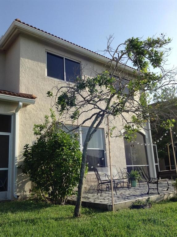 2208 Oakmont Dr, Riviera Beach, FL 33404 - photo 2