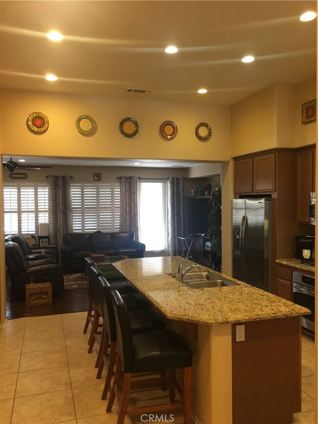 Entertainer's kitchen, Island with beautiful granite and seating for 4