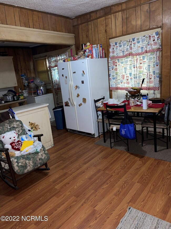 004 Part of Kitchen Unit 723