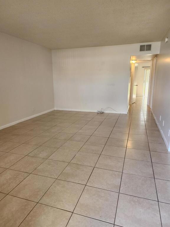 226 Norwich J, West Palm Beach, FL 33417 - photo 2