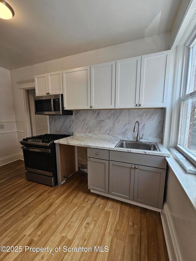 218 S Franklin St unit Fl 2, Wilkes Barre, PA 18701 - photo 7