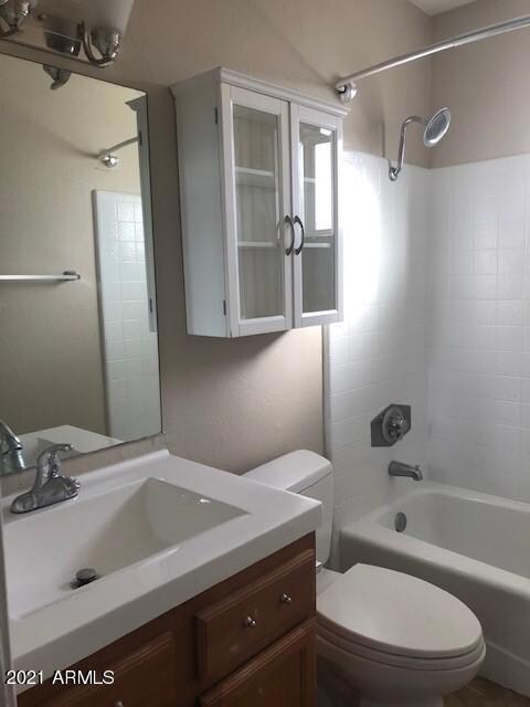 515 E Hondo bathroom
