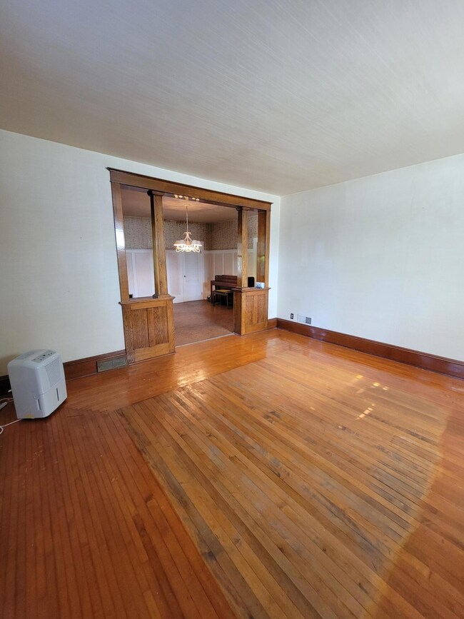 807 Davis St, Manistee, MI 49660 - photo 6