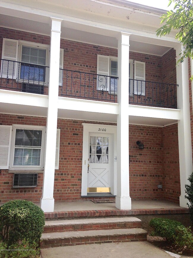 2100 Victory Blvd unit B, Staten Island, NY 10314 - photo 2