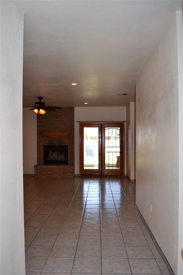 1011 Mimosa Ave unit 2, Alamogordo, NM 88310 - photo 5