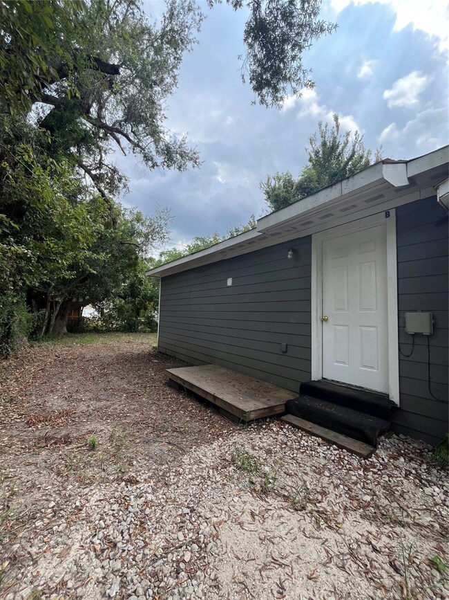 7007 England St unit B, Houston, TX 77021 - photo 2