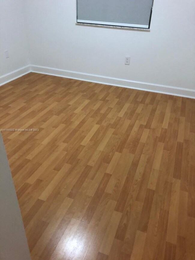 10906 NW 70th St, Doral, FL 33178 - photo 5