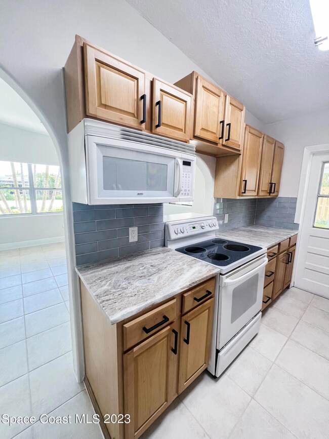 2518 Palmetto Dr unit B, Cocoa, FL 32926 - photo 7