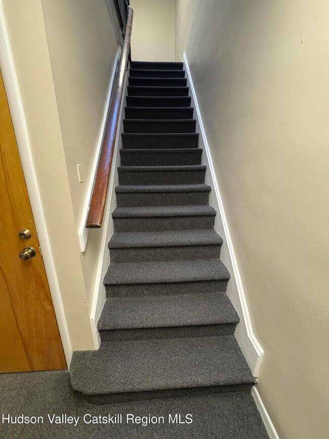 302 Wall St unit 3rd Fl, Kingston, NY 12401 - photo 3