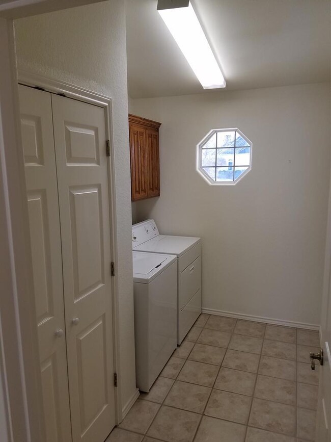 612 Paintbrush Hollow St, Fredericksburg, TX 78624 - photo 6