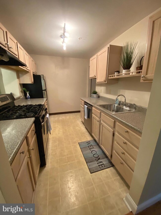 2506 Waters Edge Dr unit 6, Newark, DE 19702 - photo 3