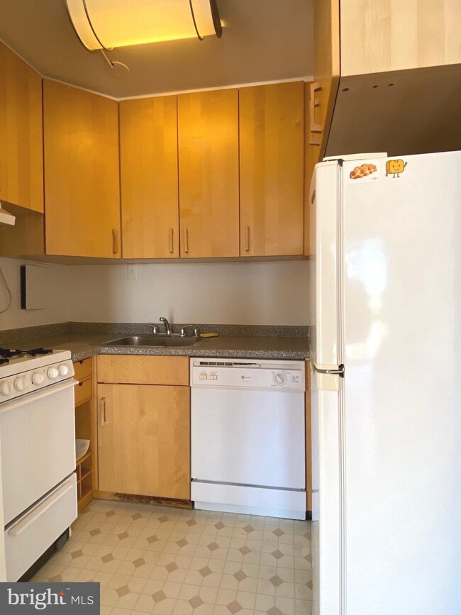 Claridge House unit 821N, Washington, DC 20037 - photo 7