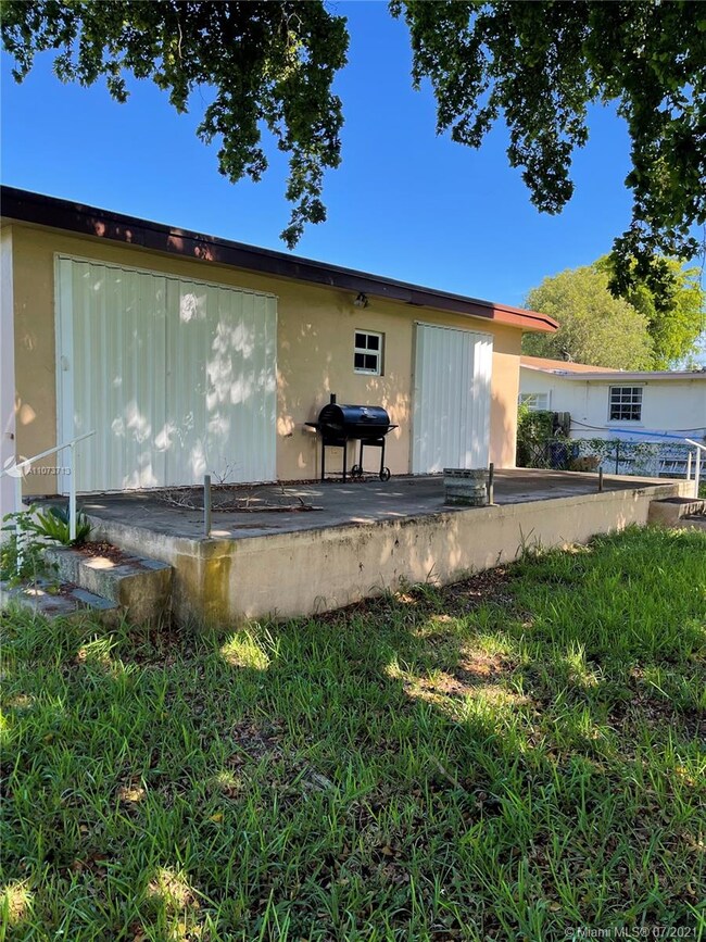 716 SW 5th Ave, Hallandale Beach, FL 33009 - photo 3