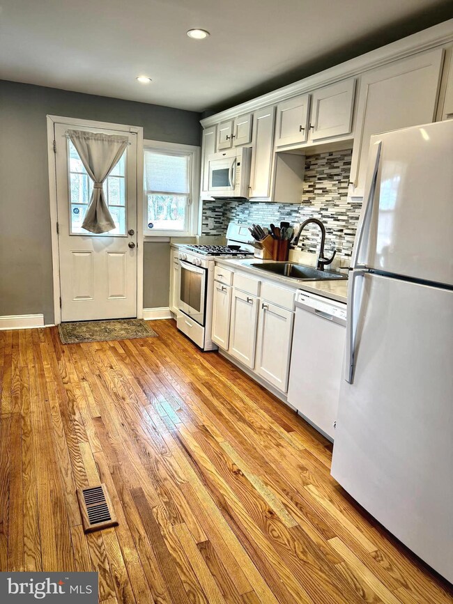 4303 Eldone Rd, Baltimore, MD 21229 - photo 7