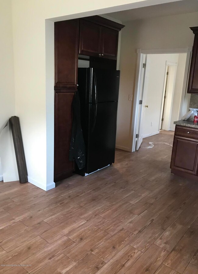 139 Father Capodanno Blvd unit 1, Staten Island, NY 10305 - photo 3