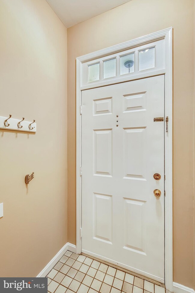 10474 Parthenon Ct, Bethesda, MD 20817 - photo 6