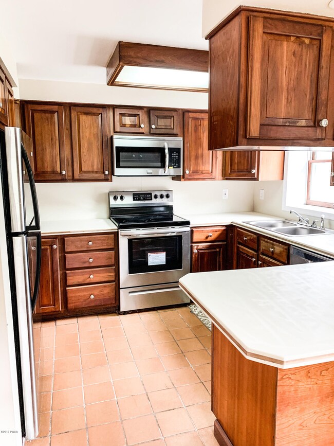 1053 Towpath Rd, Hawley, PA 18428 - photo 5