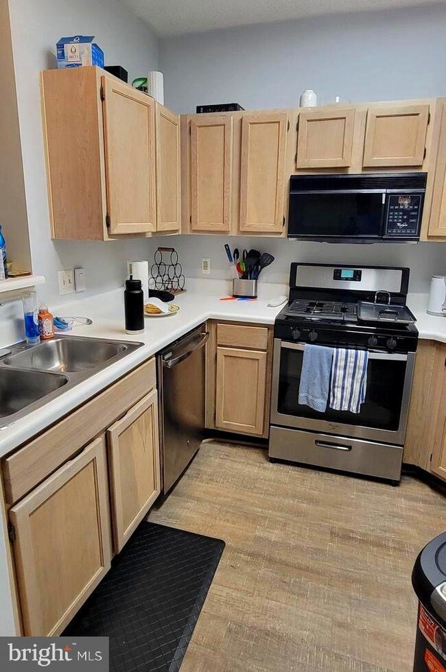 13068 Autumn Woods Way unit 202, Fairfax, VA 22033 - photo 4