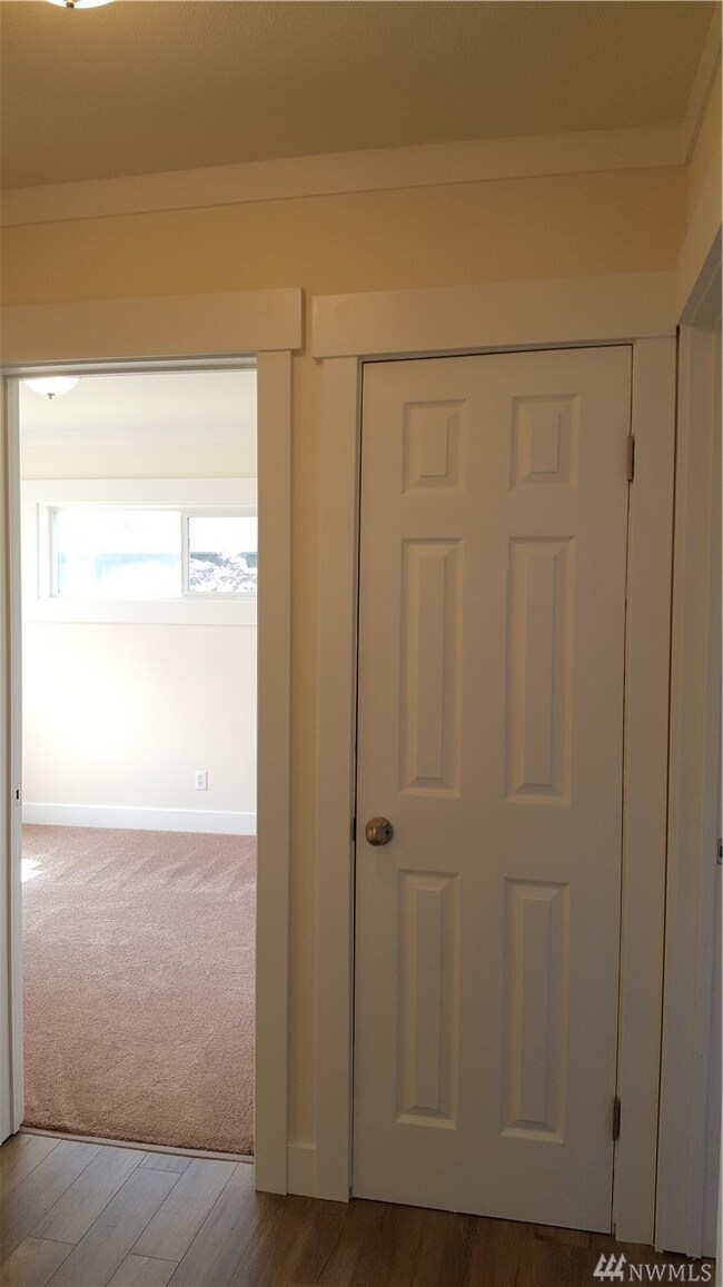 561 SW Cascade Ave, Chehalis, WA 98532 - photo 2