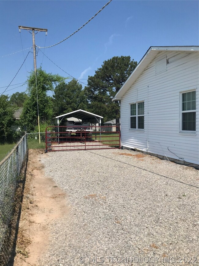 413 N Simpson St, Eufaula, OK 74432 - photo 4
