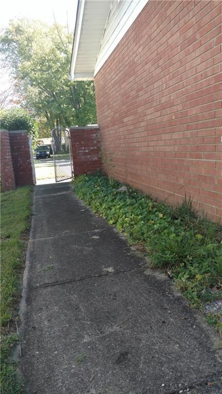 2042 Timbercrest Dr, Columbus, IN 47203 - photo 7