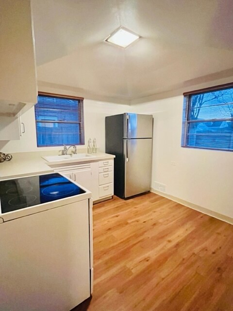 594 S Hillcrest Ave, Elmhurst, IL 60126 - photo 3