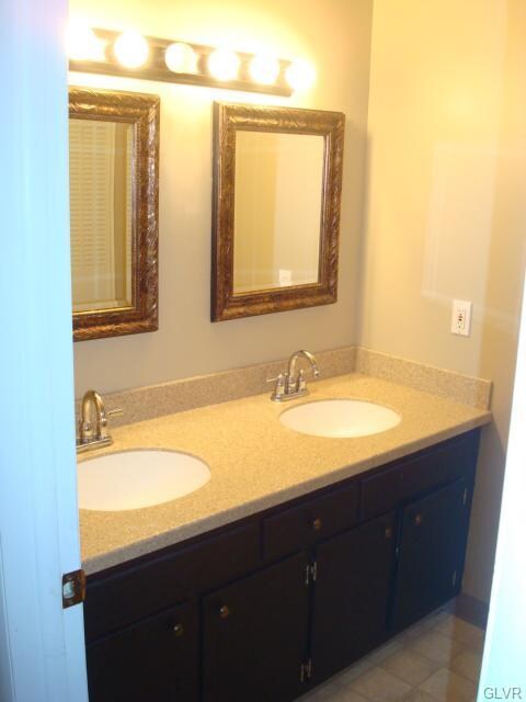 253 Spring St unit B, Bethlehem, PA 18018 - photo 2