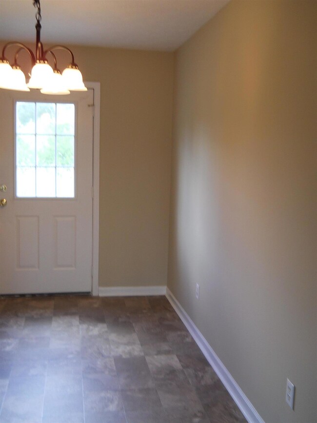 308 Cottonwood Dr, Shelbyville, TN 37160 - photo 5