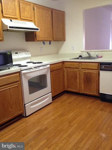 13942 Gunners Place, Centreville, VA 20121 - photo 6