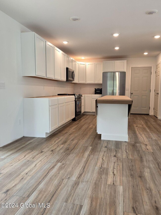 66 Maple kitchen