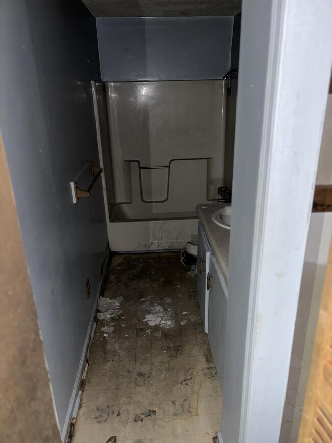 Main level bath