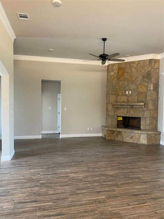 2005 Delton Dr, Springtown, TX 76082 - photo 2