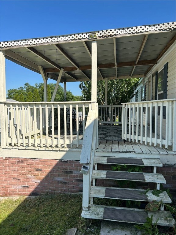 Covered front porch to entry