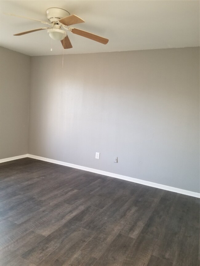 115 Commerce St unit 11, Magnolia, TX 77355 - photo 5